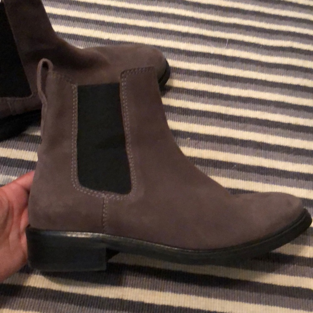HM premium brand suede Chelsea boot